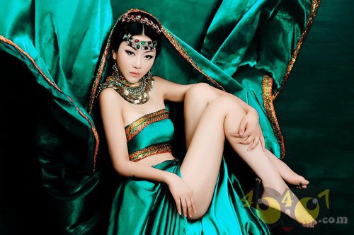 令巧儿性感网游妹子3.35性感补丁舞技cosplay秀牵手图片