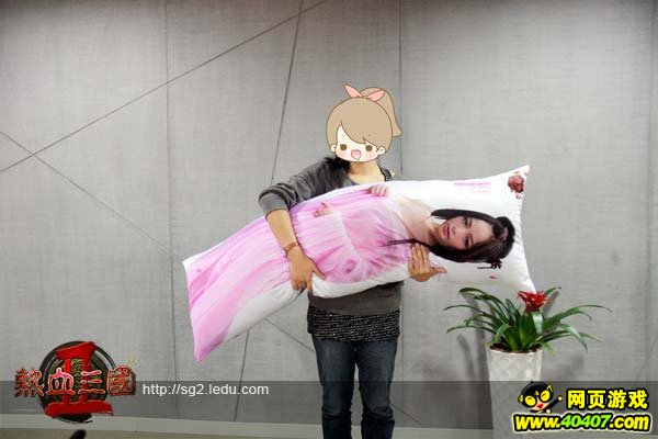 《热血三国2》屌丝节开抢宅男女神歪歪抱枕抱