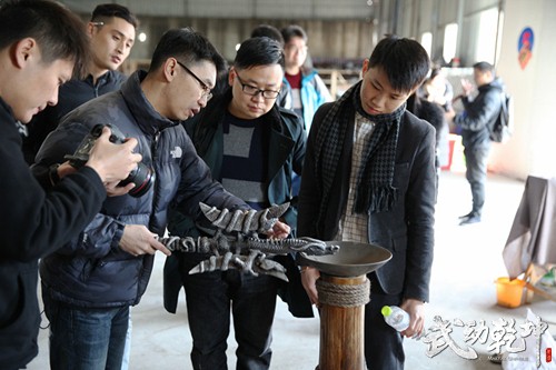 《武动乾坤》手游团队深入探班影视剧组 力求影游高度